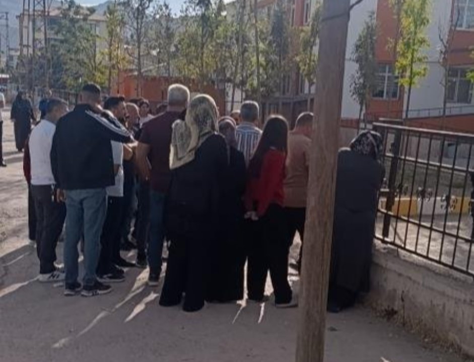 Vanda silahlı öğrenci alarmı! Pompalı tüfekle okula gelirken fark edildi