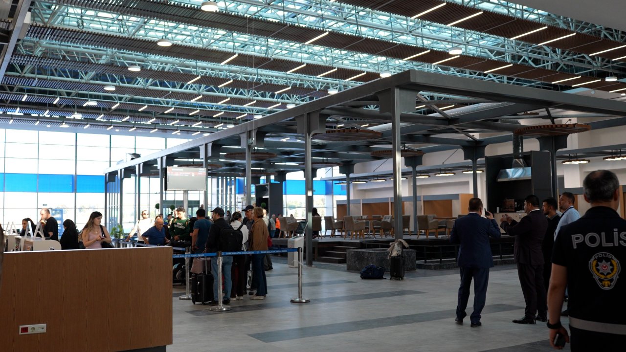 Yolcu kapasitesi artık 2 milyondan fazla! Malatya Havalimanı yeni terminal binası ilk yolcularını ağırladı