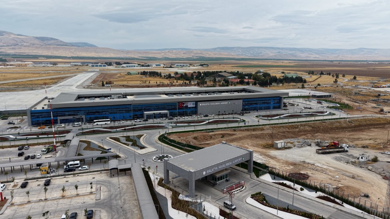 Yolcu kapasitesi artık 2 milyondan fazla! Malatya Havalimanı yeni terminal binası ilk yolcularını ağırladı