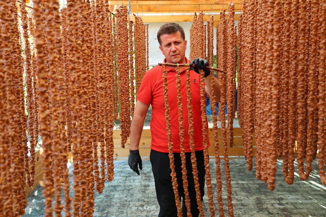 30 kiloyla başladı, şimdi siparişlere yetişemiyor! Elazığ’dan Almanya, Hollanda ve Rusya’ya gönderiyor
