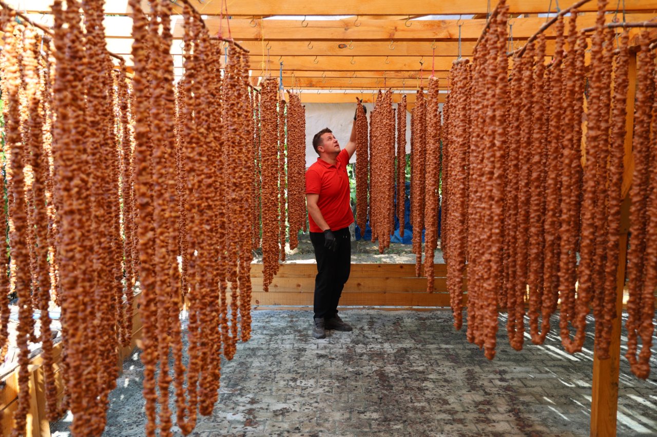 30 kiloyla başladı, şimdi siparişlere yetişemiyor! Elazığ’dan Almanya, Hollanda ve Rusya’ya gönderiyor