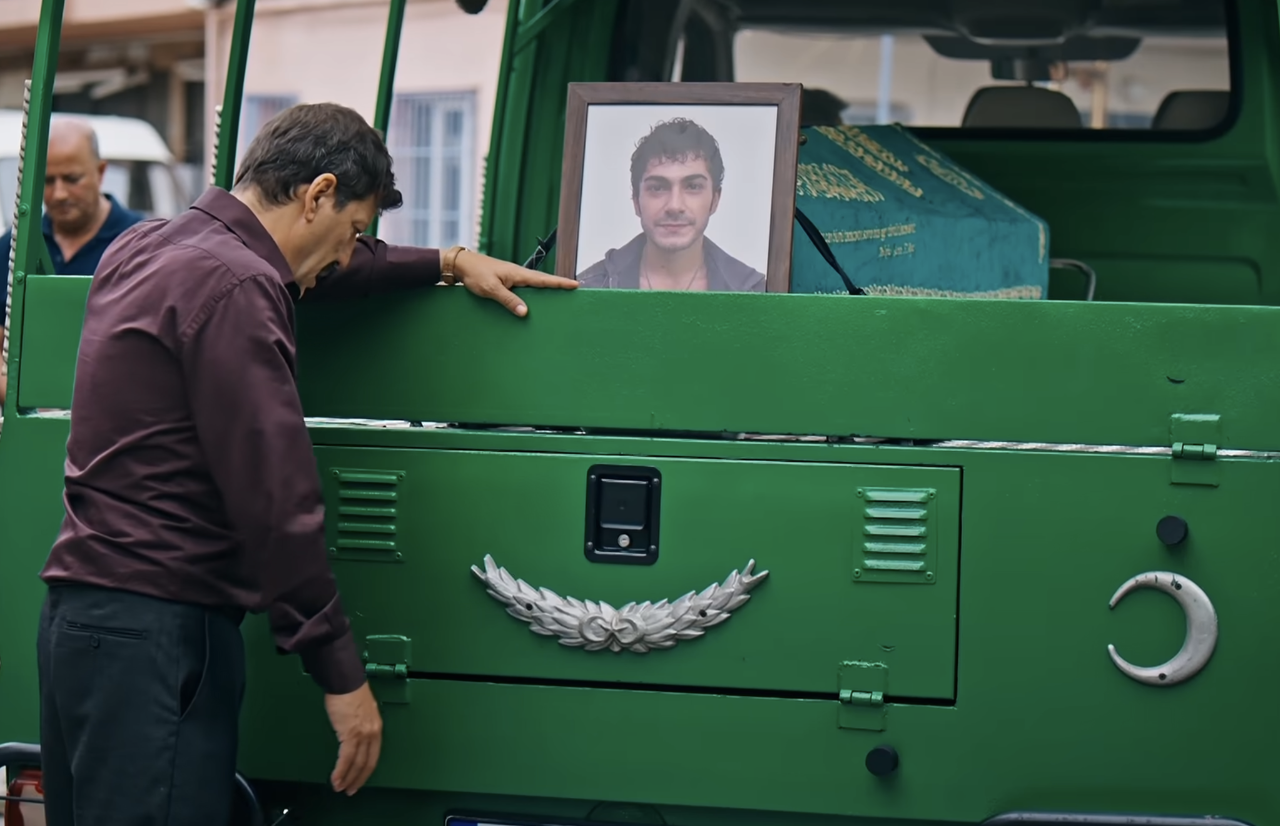 Altı Üstü İstanbul Emir öldü mü, Rahimcan Kapkap diziden ayrıldı mı? 16. bölüm fragmanı gündemde