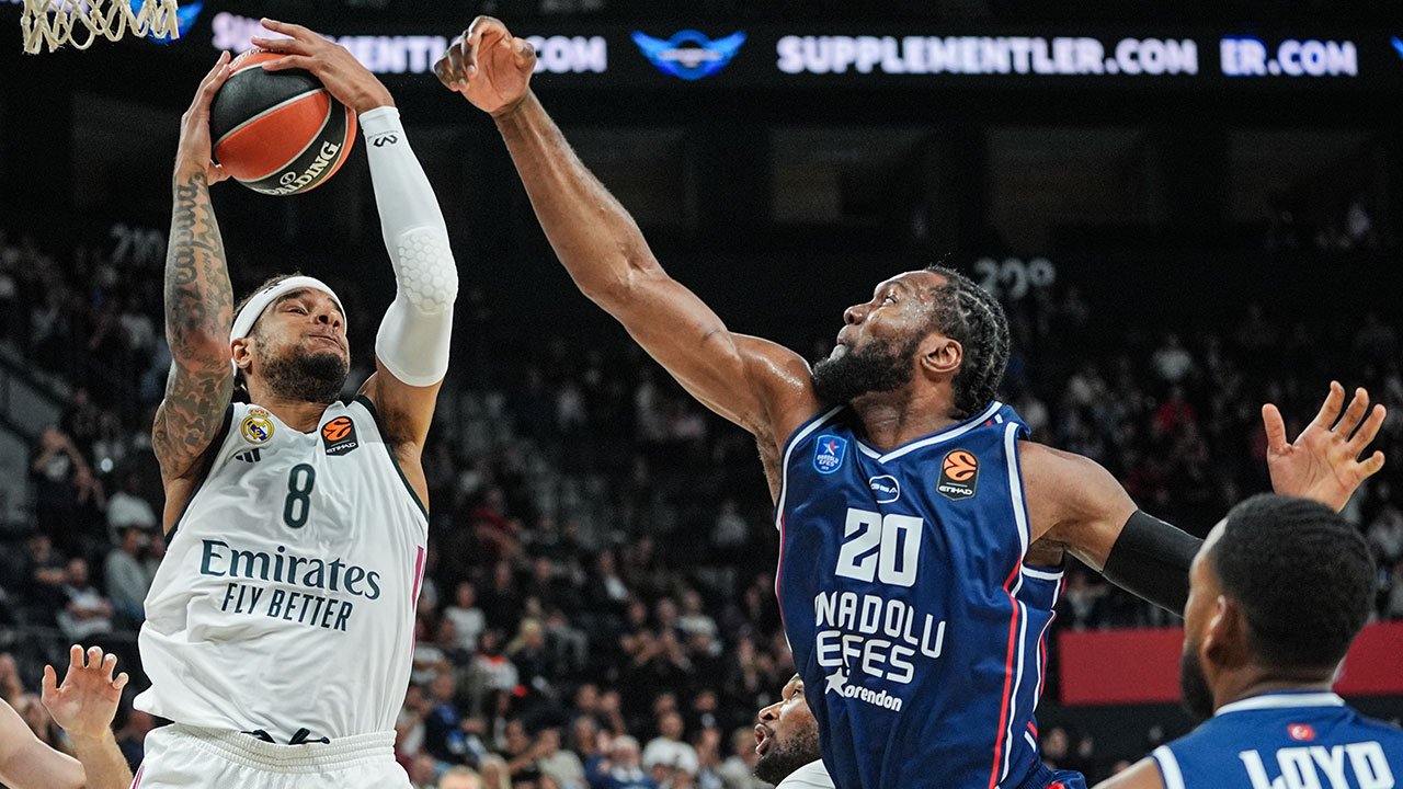 Anadolu Efes, Real Madrid'i farklı devirdi