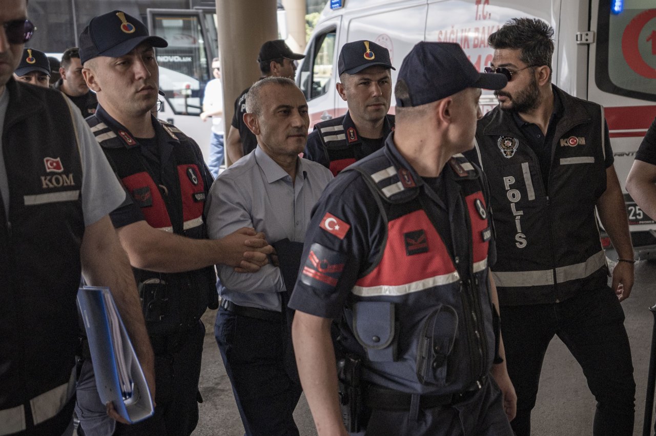 Gülistan Doku cinayetinde çarpıcı ifade sonrası cevapsız 5 soru! İki büyük bavul içinde ne vardı? Eski valinin Japonya tatilinde dikkat çeken detaylar