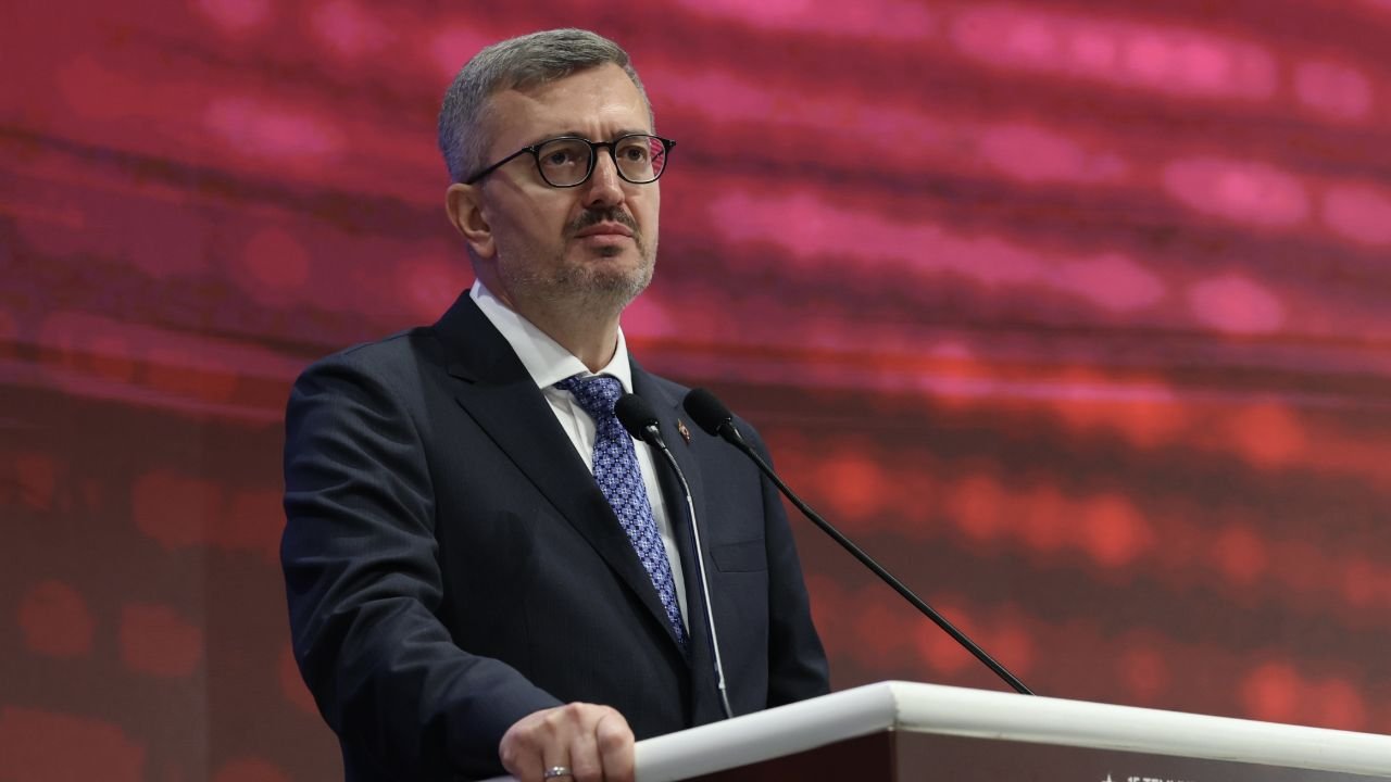 İletişim Başkanı Duran'dan fon krizine ilişkin açıklama: Belirleyici olan söylemler değil, hukuk