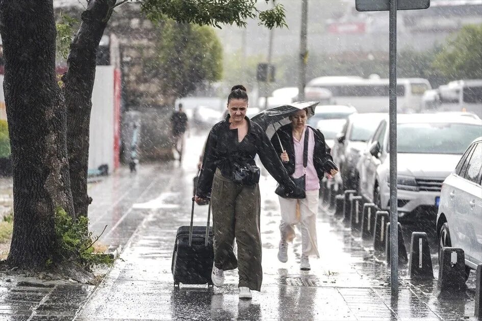 İstanbullular dikkat! AKOM ve Valilik saat vererek uyardı