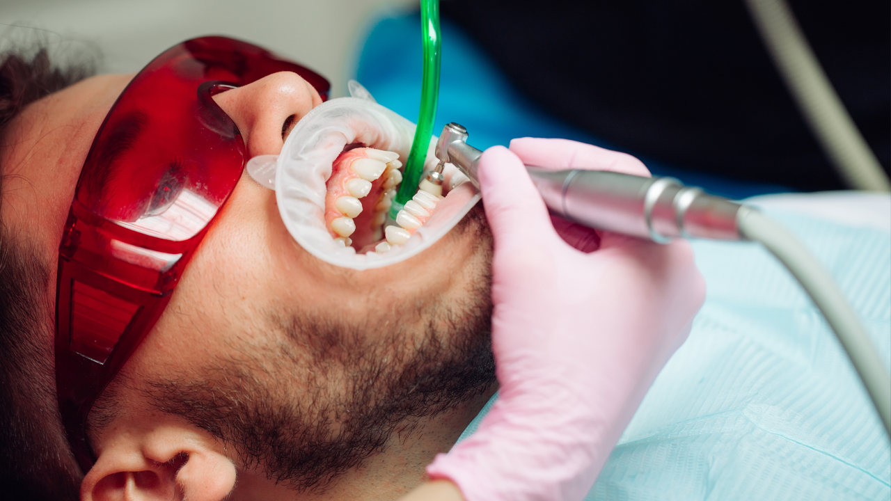 Rutin kontrole gitti, doktorları bile şaşkına çevirdi! Burnundaki diş hayatını karartmış