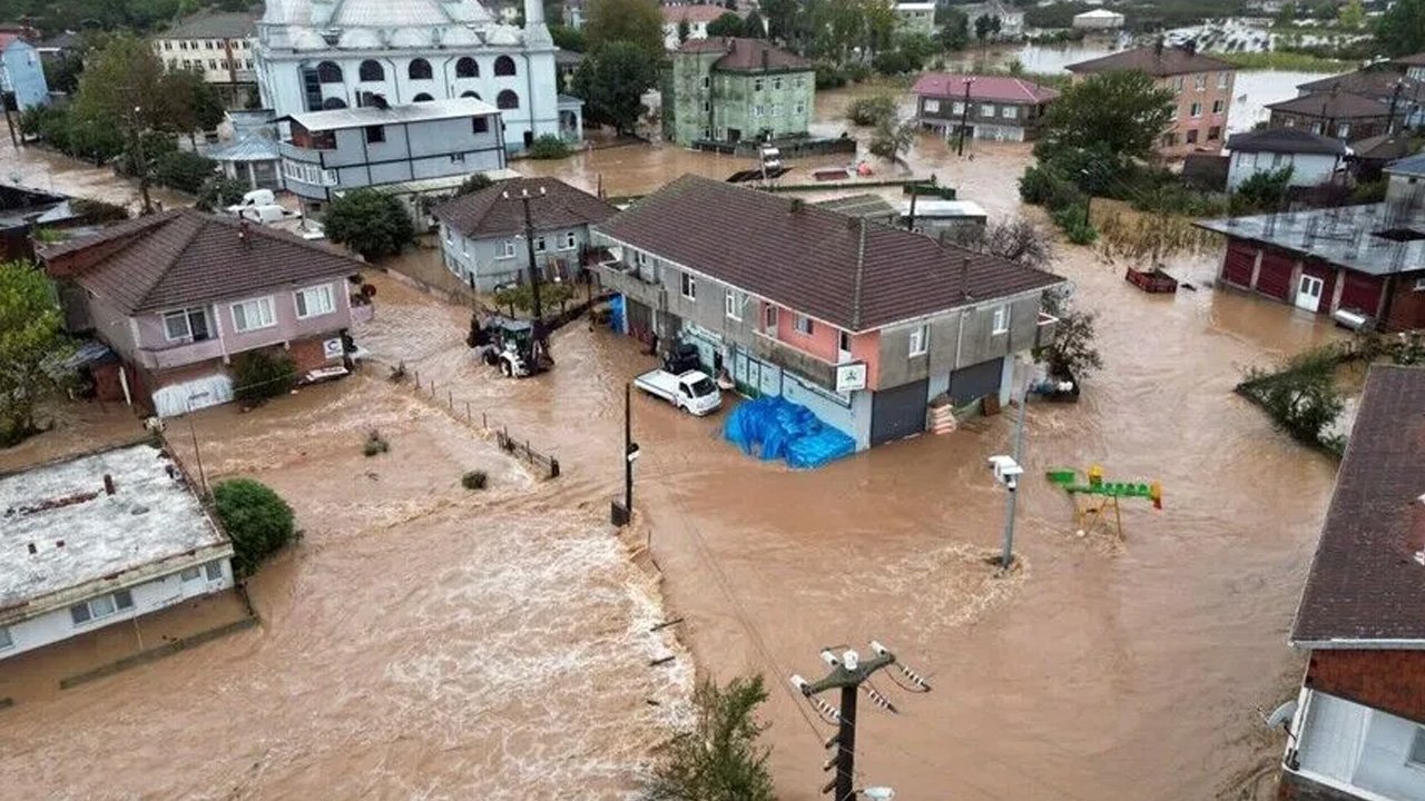 Sakarya'da sel alarmı! 18 okulda eğitime 1 gün ara verildi
