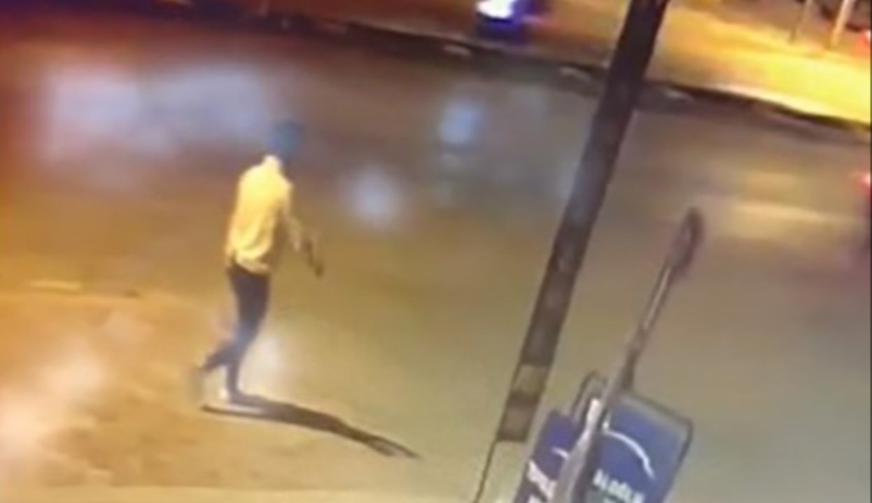 Sokak sokak gezip otomobilleri çizdi! Cebinden çıkardığı bıçakla araçlara böyle zarar verdi