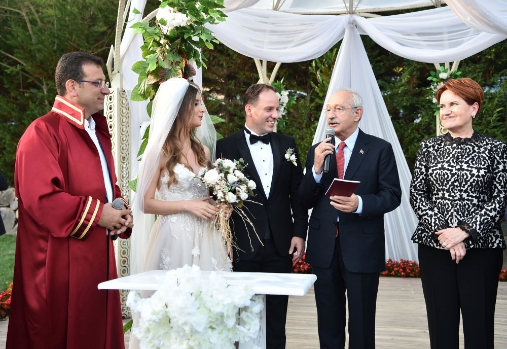 Deniz Yavuzyılmaz ve Serpil Yavuzyılmaz düğününden kare