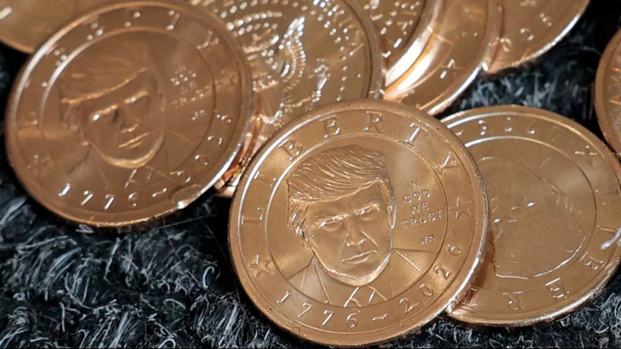 100 yıllık kural resmen delindi! , Trump'ın portresinin yer aldığı 1 dolar saatler içinde tükendi!