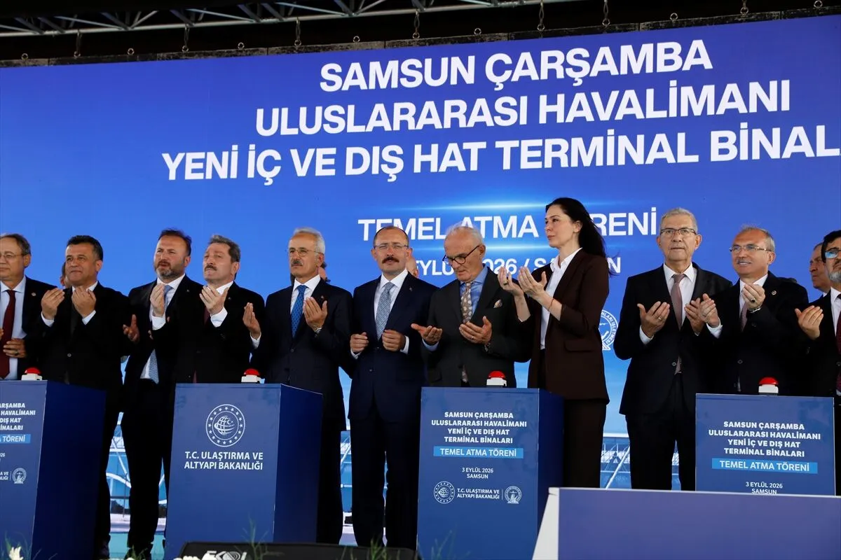 Bakan Uraloğlundan önemli değerlendirme! Türkiye 3 kıtanın ortasında kilit konumda