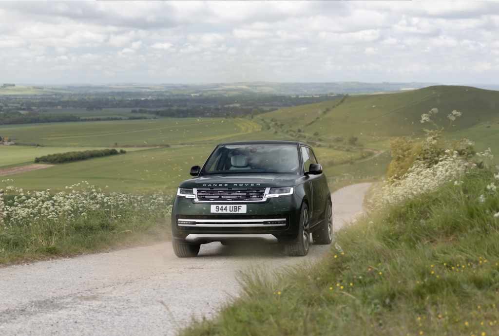 Efsane elektriklendi! Range Rover 600 km menzille tanıtıldı