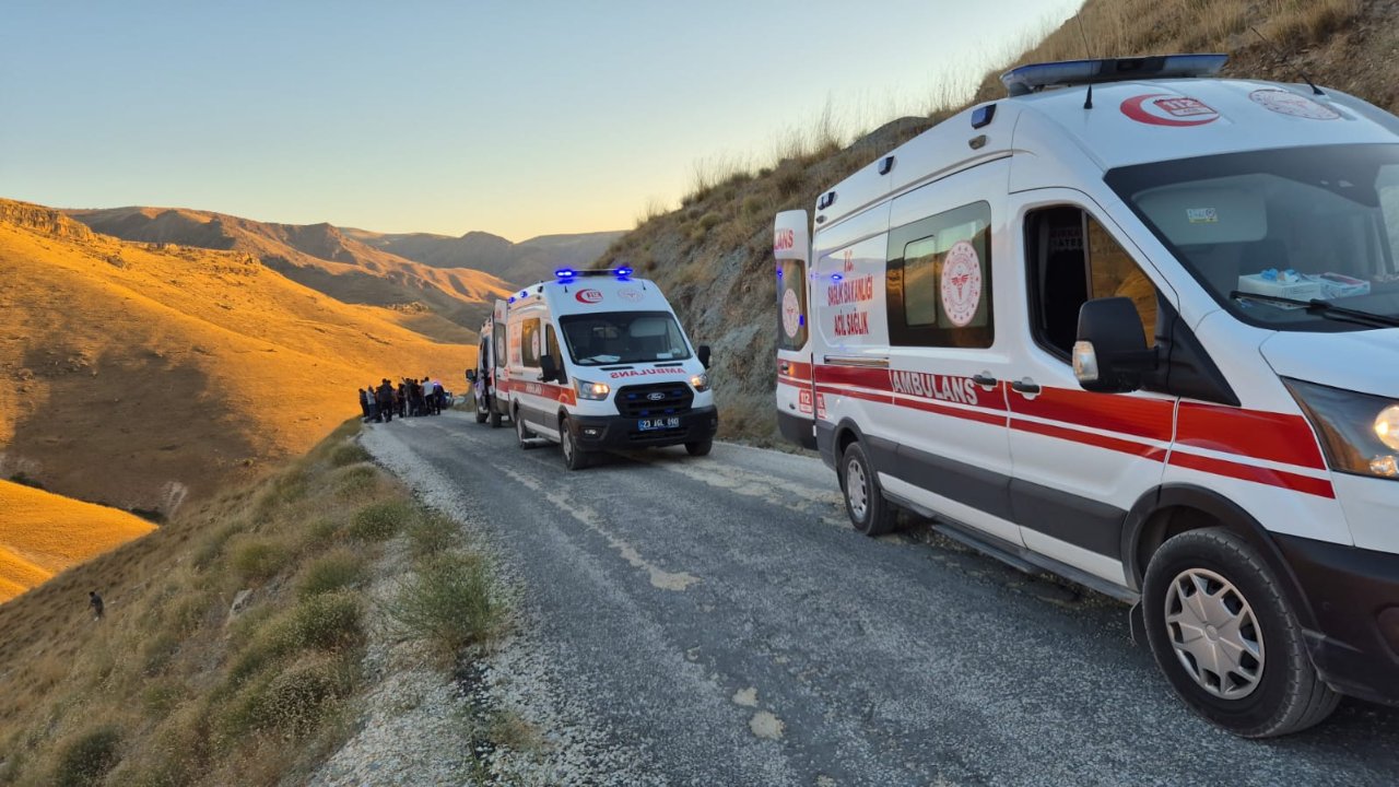 Elazığ'da can pazarı! İşçi servisi uçurumdan yuvarlandı, çok sayıda yaralı var