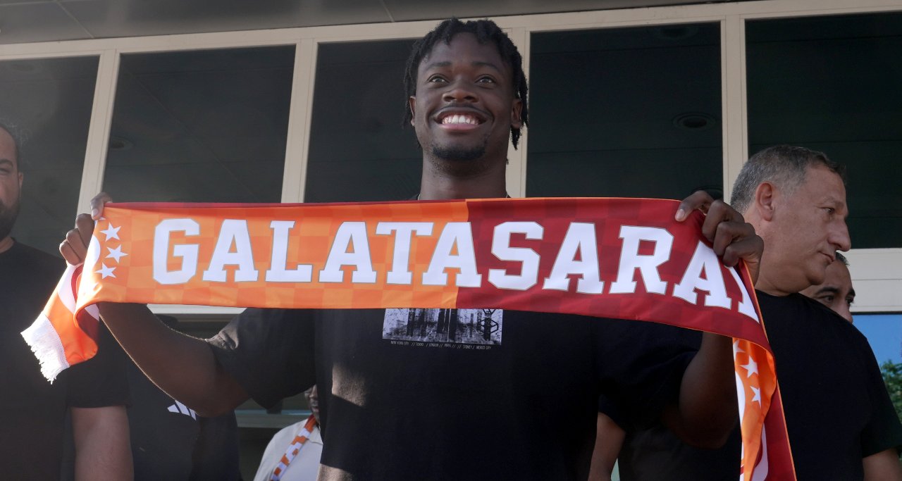 Galatasaray'ın yeni transferi Bitshiabu mutlu ve heyecanlı