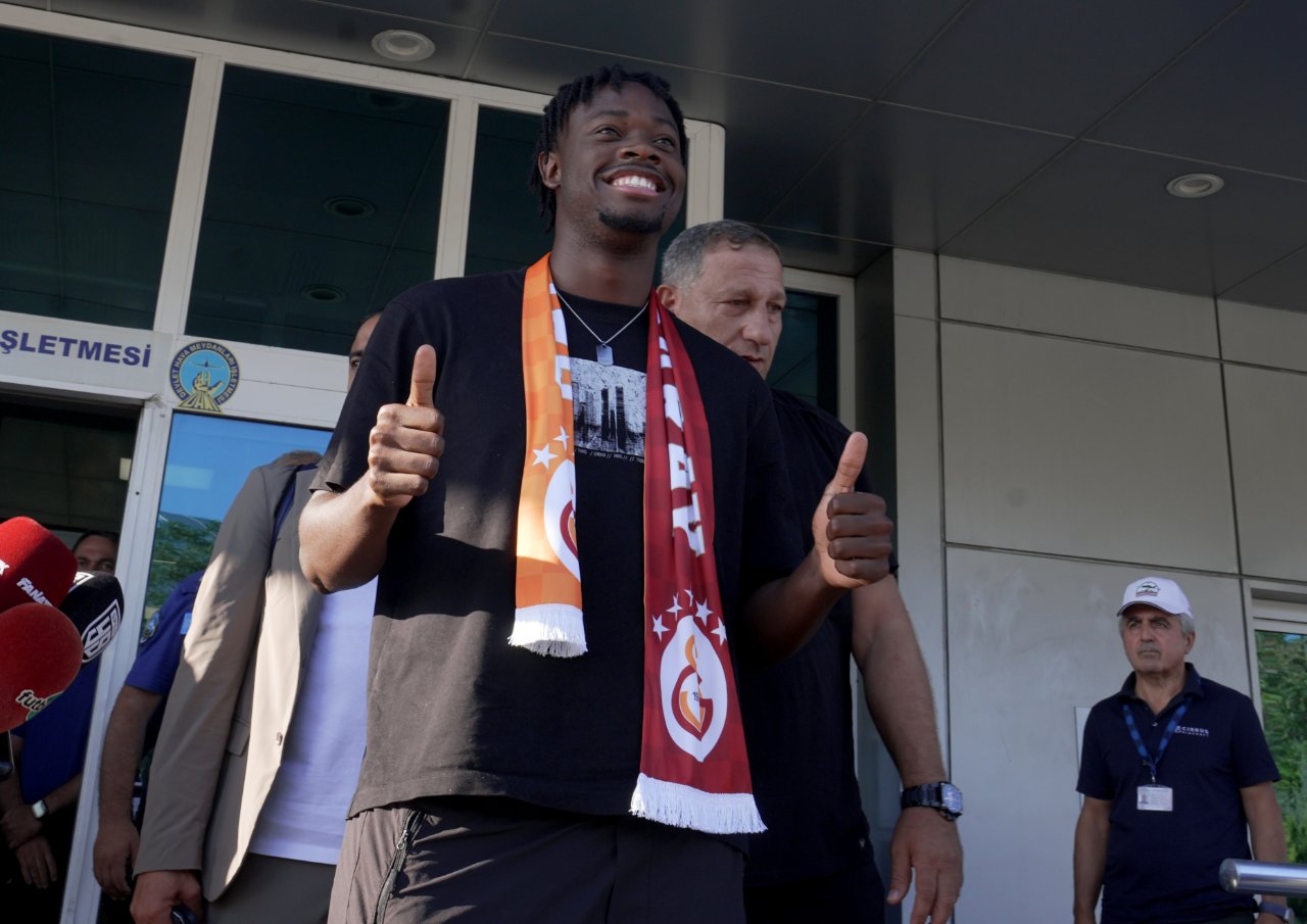 Galatasarayın yeni transferi Bitshiabu mutlu ve heyecanlı