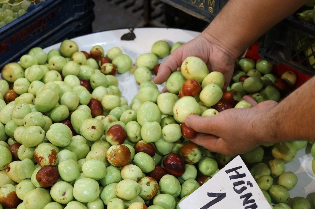 3 tanesinin C vitamini 1 kilo mandalina denk! Hünnap tezgahlarda yerini aldı