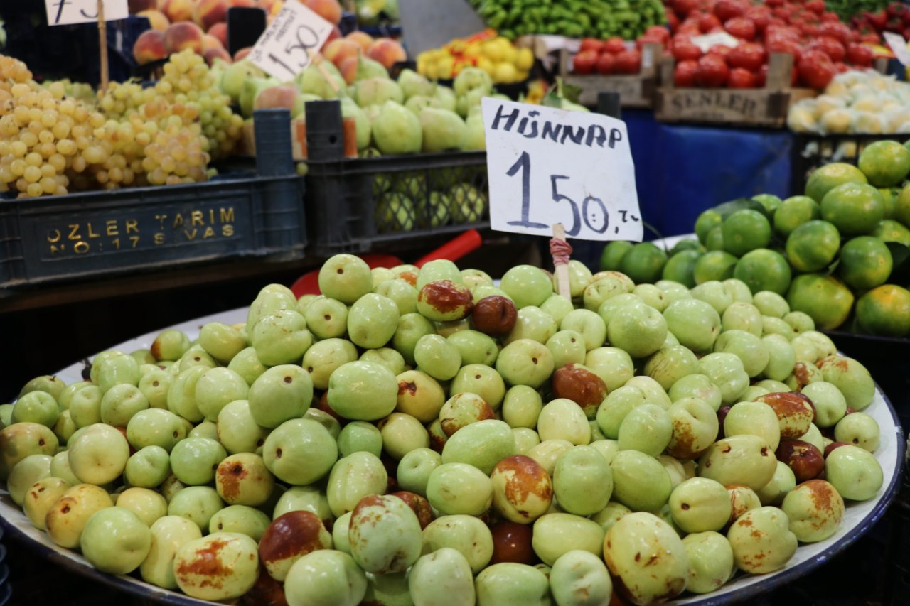 3 tanesinin C vitamini 1 kilo mandalina denk! Hünnap tezgahlarda yerini aldı