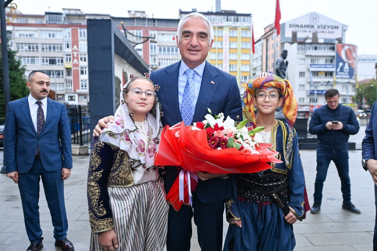 62 bin tarihi eser tek çatı altında birleşti: Kütahya Arkeoloji ve Maden Müzesi açıldı