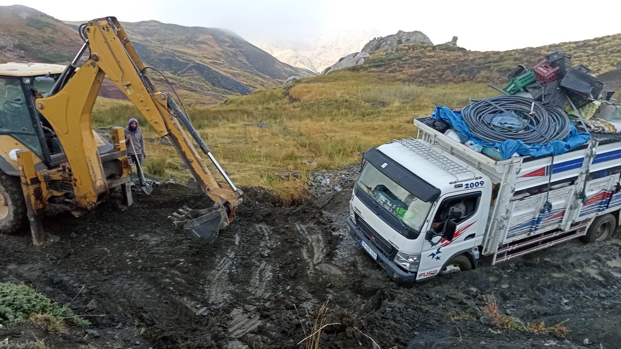 Ağrı'da yayla dönüşünde mahsur kalan 40 kişi kurtarıldı