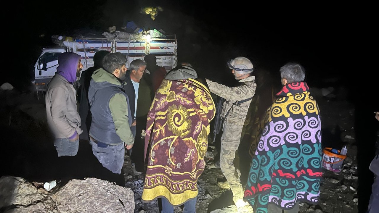 Ağrıda yayla dönüşünde mahsur kalan 40 kişi kurtarıldı