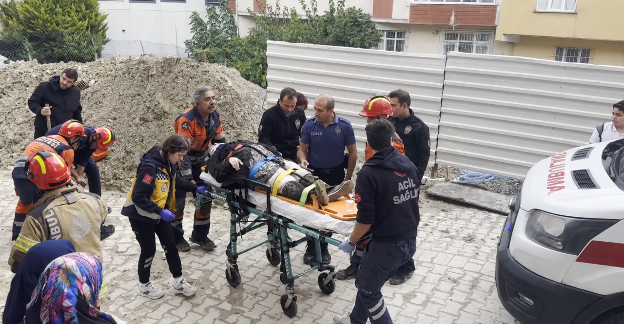 Avcılar'da üzerine bastığı rögar kapağı açılan yaşlı kadın rögara düştü