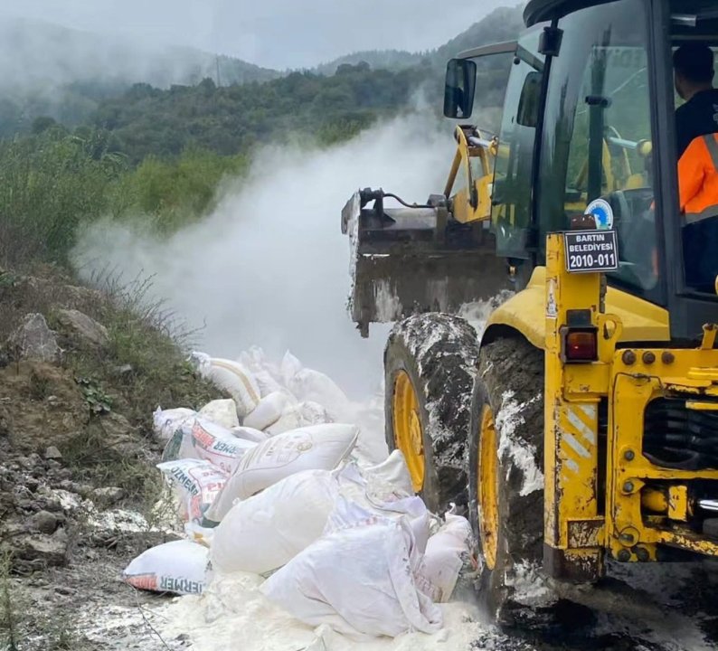 Bartında iş yerinden tonlarca böceklenmiş un çıktı