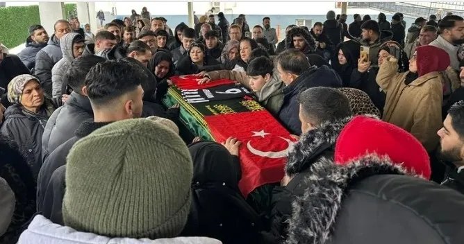 Ludwigshafen kentinde kondüktör olarak görev yapan iki çocuk babası gurbetçi Serkan Çağlar, bilet sorduğu Yunan uyruklu bir yolcu tarafından feci şekilde darp edilerek katledildi.