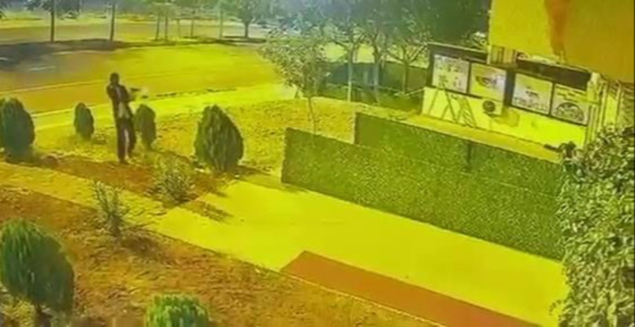 Diyarbakır'da iş yerine silahlı saldırı! O anlar saniye saniye kaydedildi