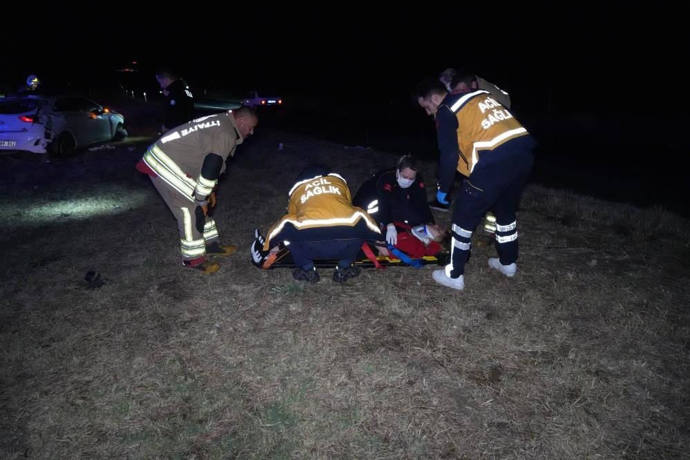 Edirnede feci kaza! Takla atan otomobilden fırladılar: 1i ağır 3 yaralı