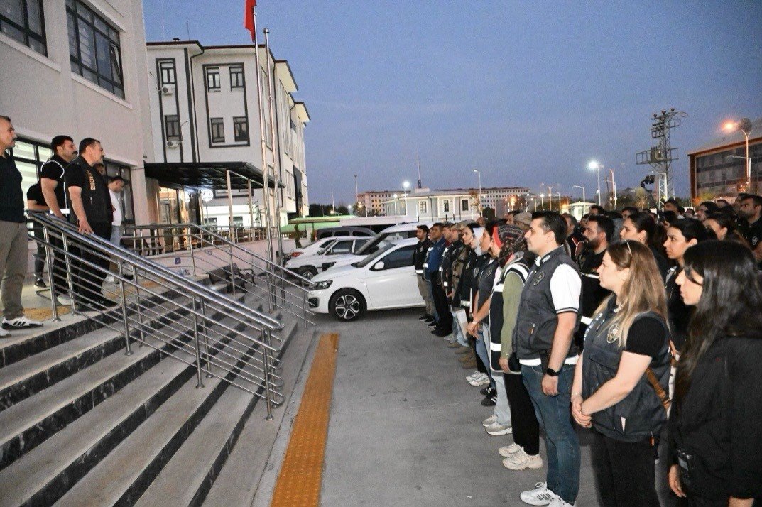 Kod isim, 6 milyarlık işlem hacmi, iş kurma vaadi... 13 ilde yasa dışı bahis operasyonunda 49 tutuklama