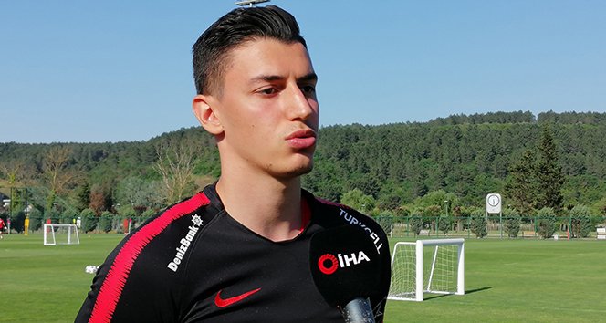 Berke Özer, PSG'nin sezonu şampiyon olarak bitirdiği Fransa Ligue 1'de sezonun en iyi 11'inde yer aldı.