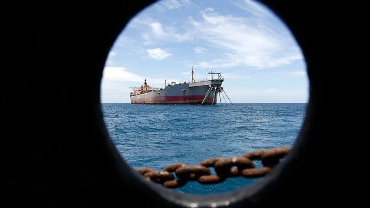 Somalili korsanlar tanker kaçırdı! 5 mürettebatı katlettiler