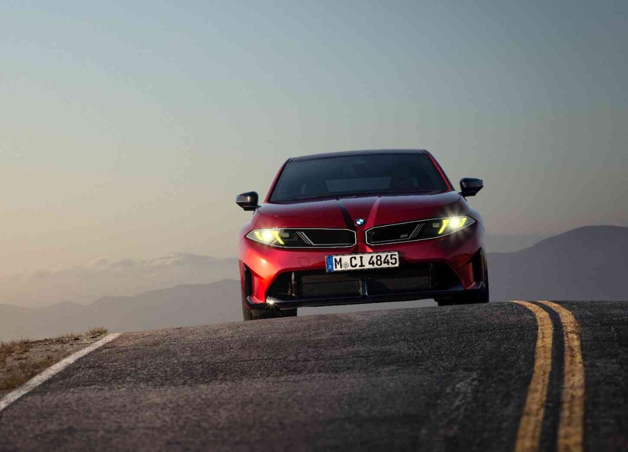 Yeni BMW 3 Serisi tanıtıldı: 'Neue Klasse' tasarım, geleneksel motor