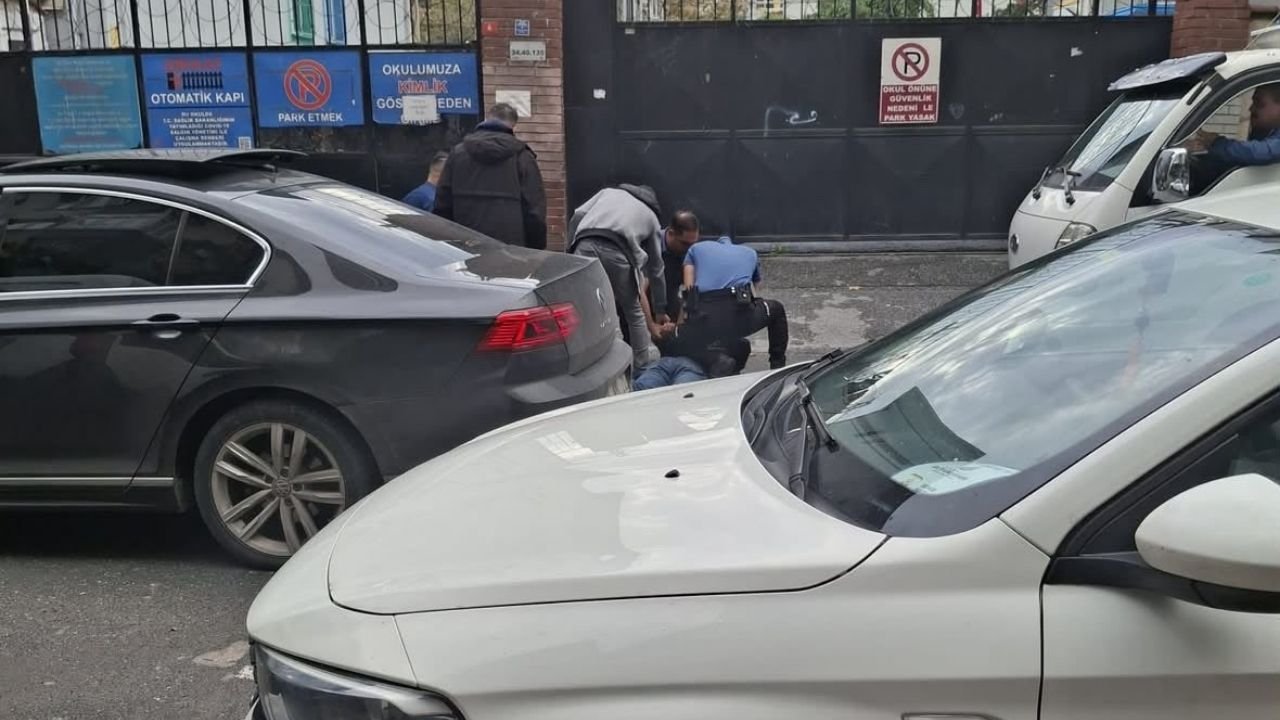 Zeytinburnu’nda okul çevresinde silah yakalandı: 1 şüpheli tutuklandı