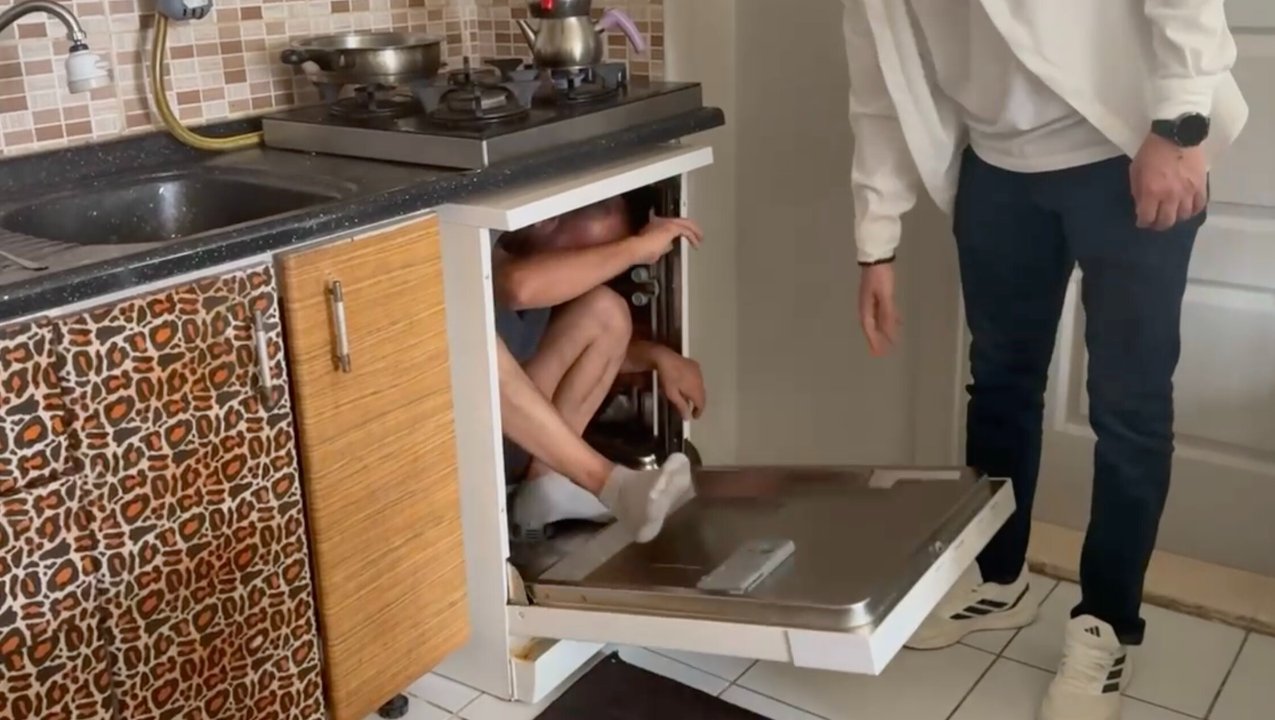 31 yıl hapis cezasıyla aranan şahıs, bulaşık makinesi içinde yakalandı