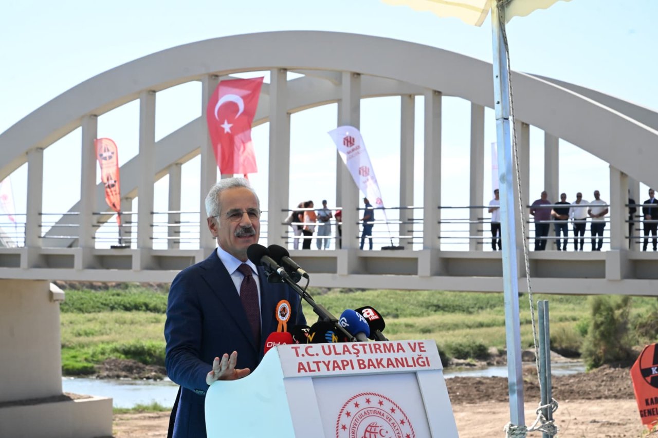Asırlık köprü yeniden ayağa kaldırıldı! Tarihi Gediz Köprüs restore edilerek trafiğe açıldı