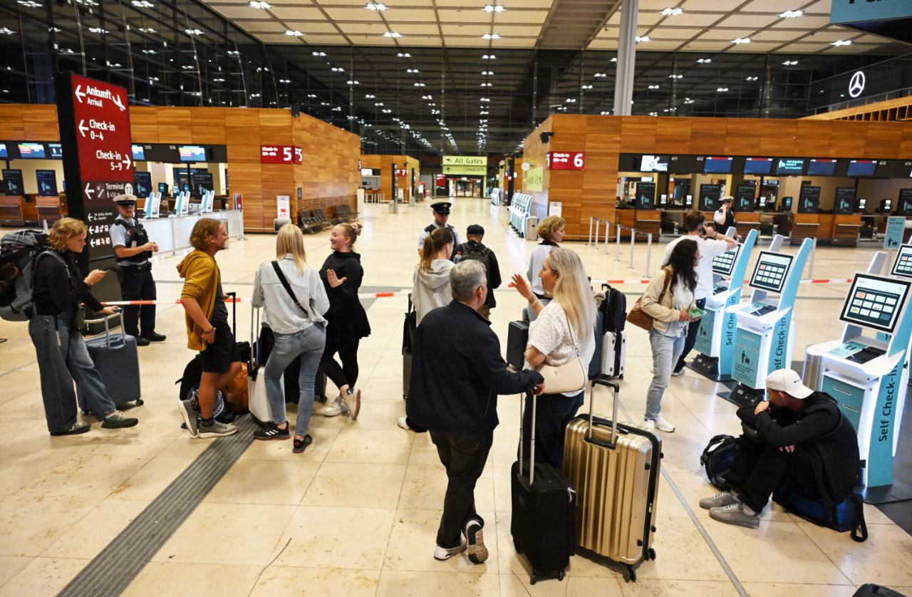 Avrupa'nın en işlek havalimanında 'tehlikeli madde' alarmı! Hemen boşalttılar