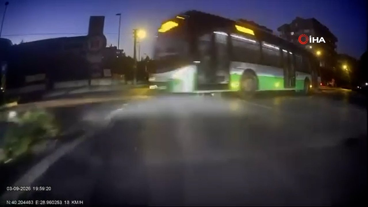 Bursa'da kırmızı ışıkta geçen otobüs şoföründen pişkin savunma: 