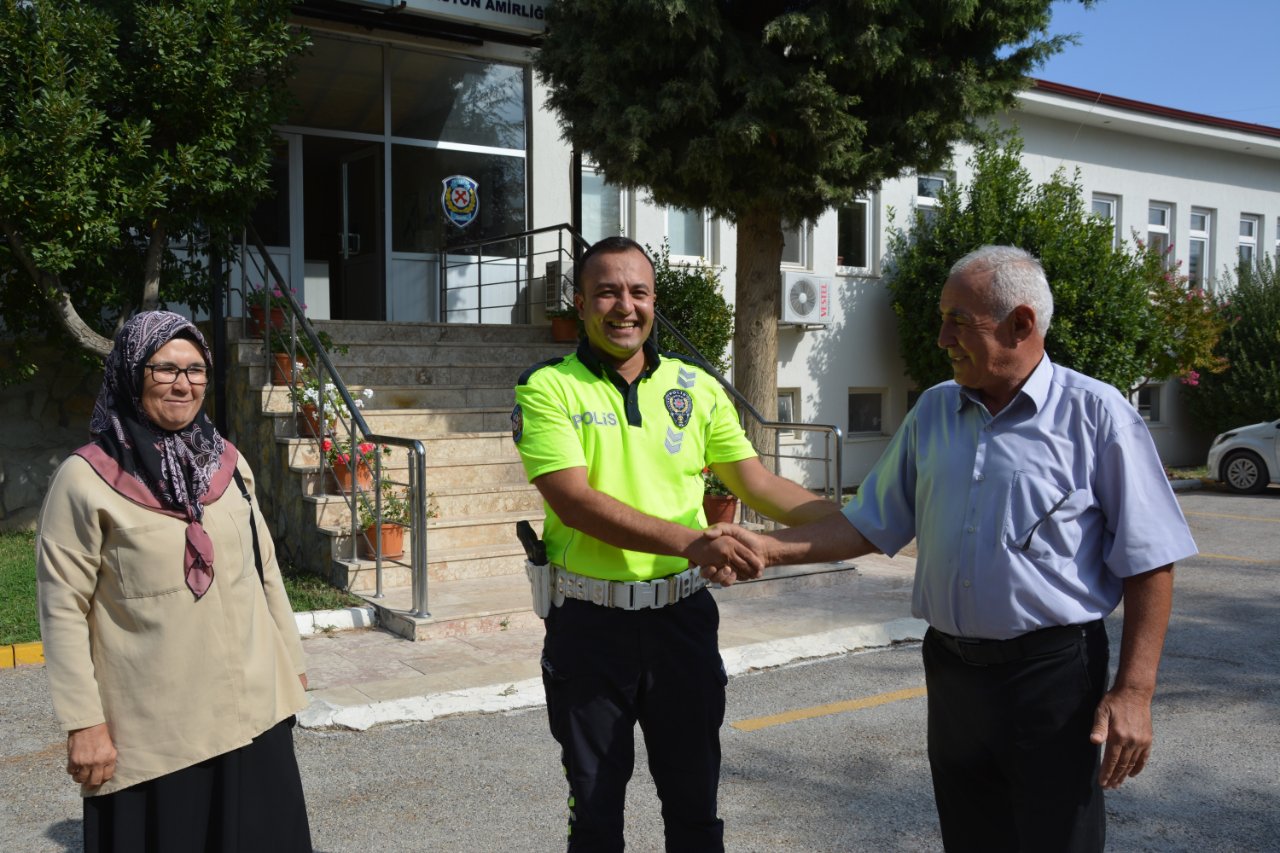 Eşini yolda indirdi, polisin hamlesi şaşırttı! Sürücü anlattı: “Maddi cezadan daha ağırdı”