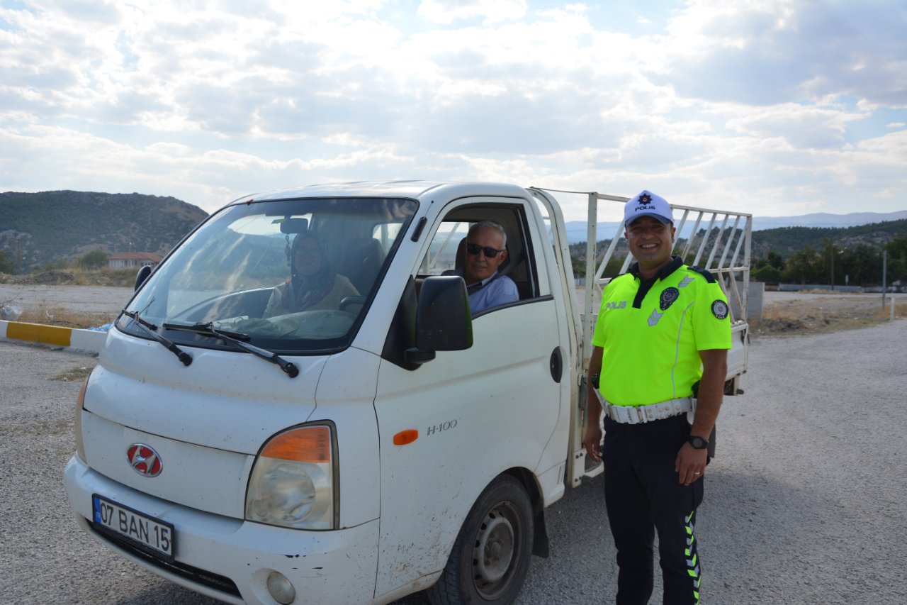 Eşini yolda indirdi, polisin hamlesi şaşırttı! Sürücü anlattı: “Maddi cezadan daha ağırdı”