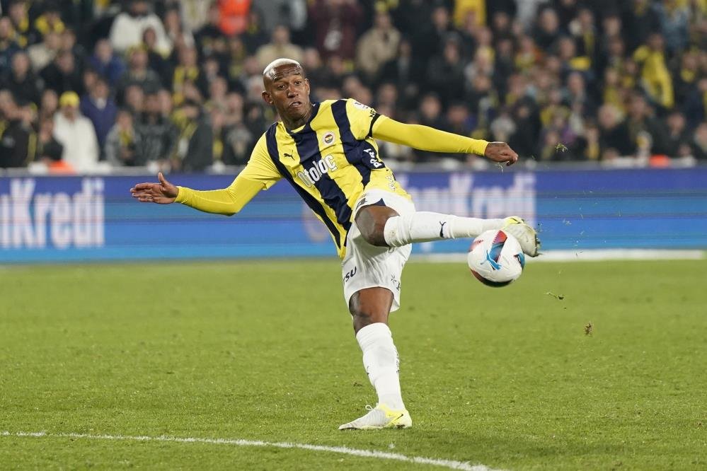 Anderson Talisca, Birleşik Arap Emirlikleri ekibi Al-Jazira ile 2 yıllık anlaşma sağladı.