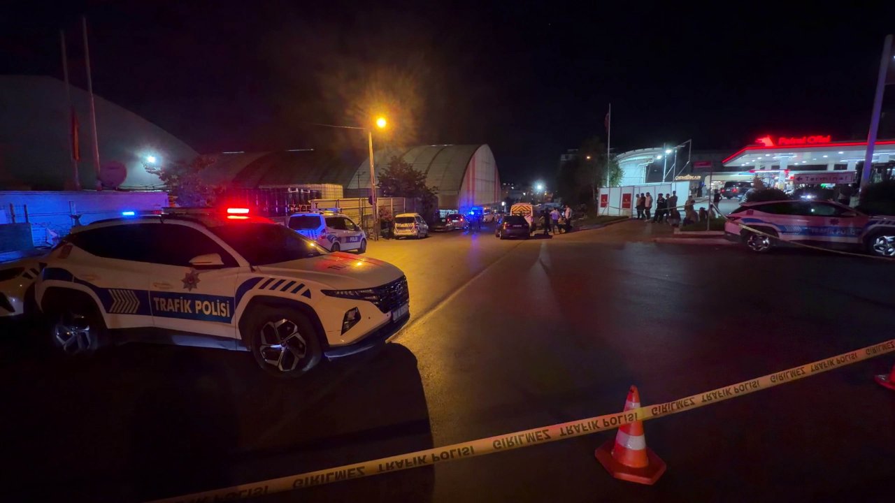 İstanbul'da DEAŞ'lı teröristin polisle çatışma anı kamerada