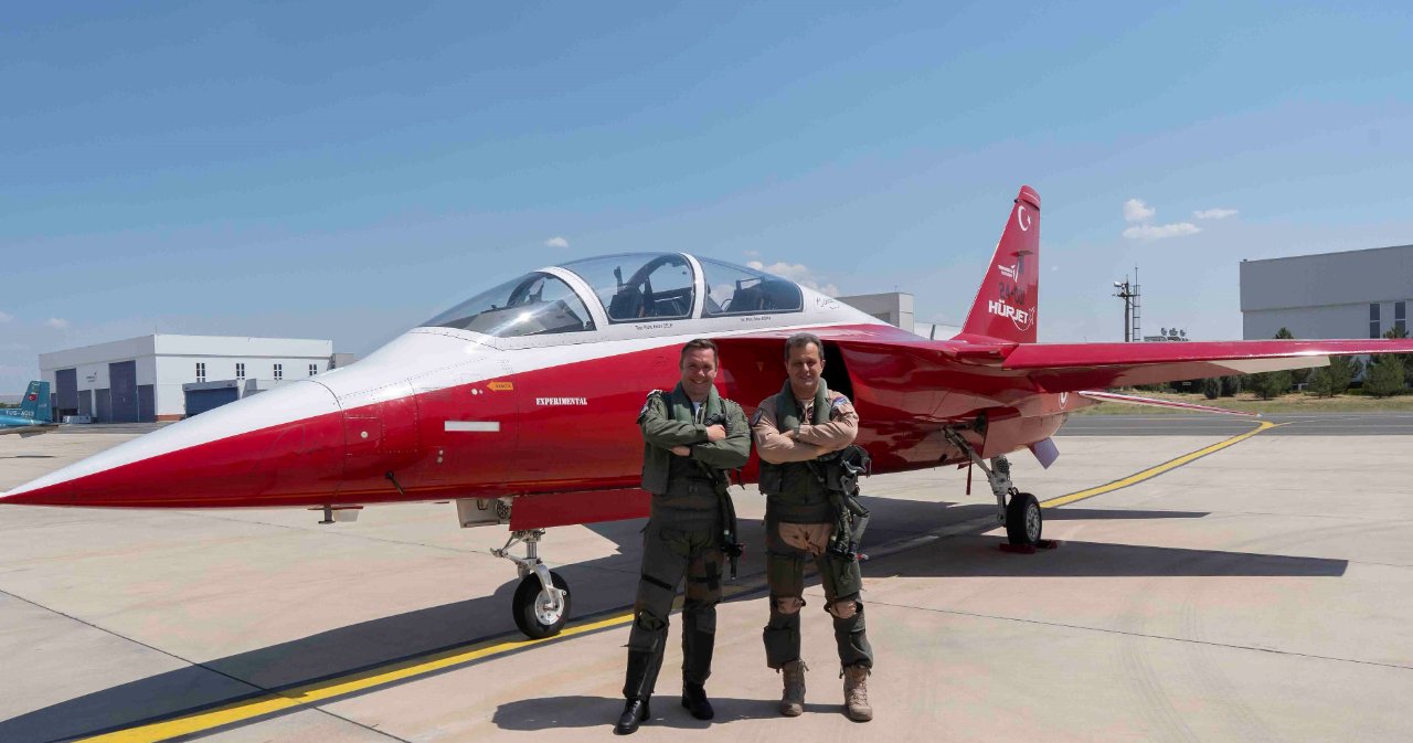 İtalya ve Güney Kore'yi eleyen İngilizler rotayı Türkiye'ye çevirdi! F-35B pilotu HÜRJET'in kokpitine oturdu
