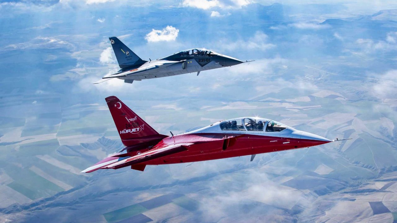 İtalya ve Güney Kore'yi eleyen İngilizler rotayı Türkiye'ye çevirdi! F-35B pilotu HÜRJET'in kokpitine oturdu