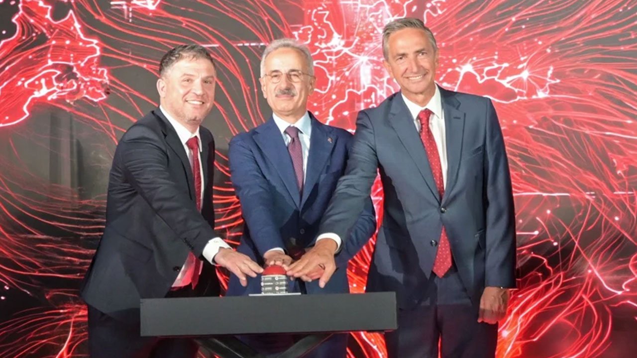İzmir'e 300 milyon $'lık veri merkezi! Vodafone ve DAMAC Digital'den dev yatırım