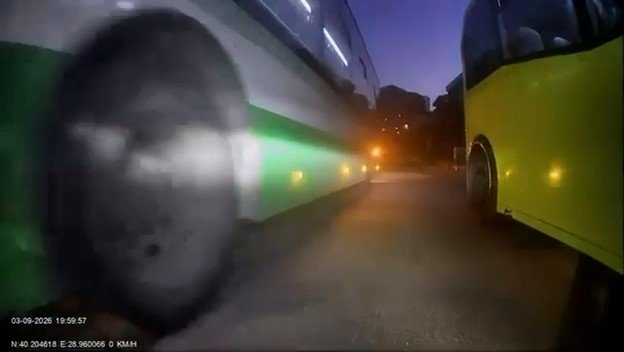 Kırmızı ışıkta durmayan otobüs şoförünün pişkin cevapları pes dedirtti: Ne olacak cezamı çekerim
