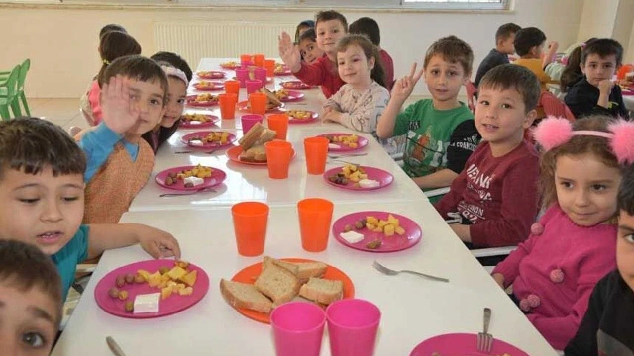 MEB beslenme meselesine büyük önem veriyor! Ücretsiz yemek desteği 1 milyon öğrenciyi aştı