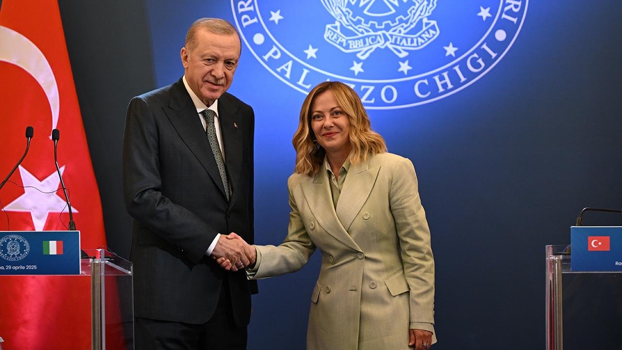 Meloni İtalya tarihine geçti, Cumhurbaşkanı Erdoğan'dan tebrik mesajı geldi