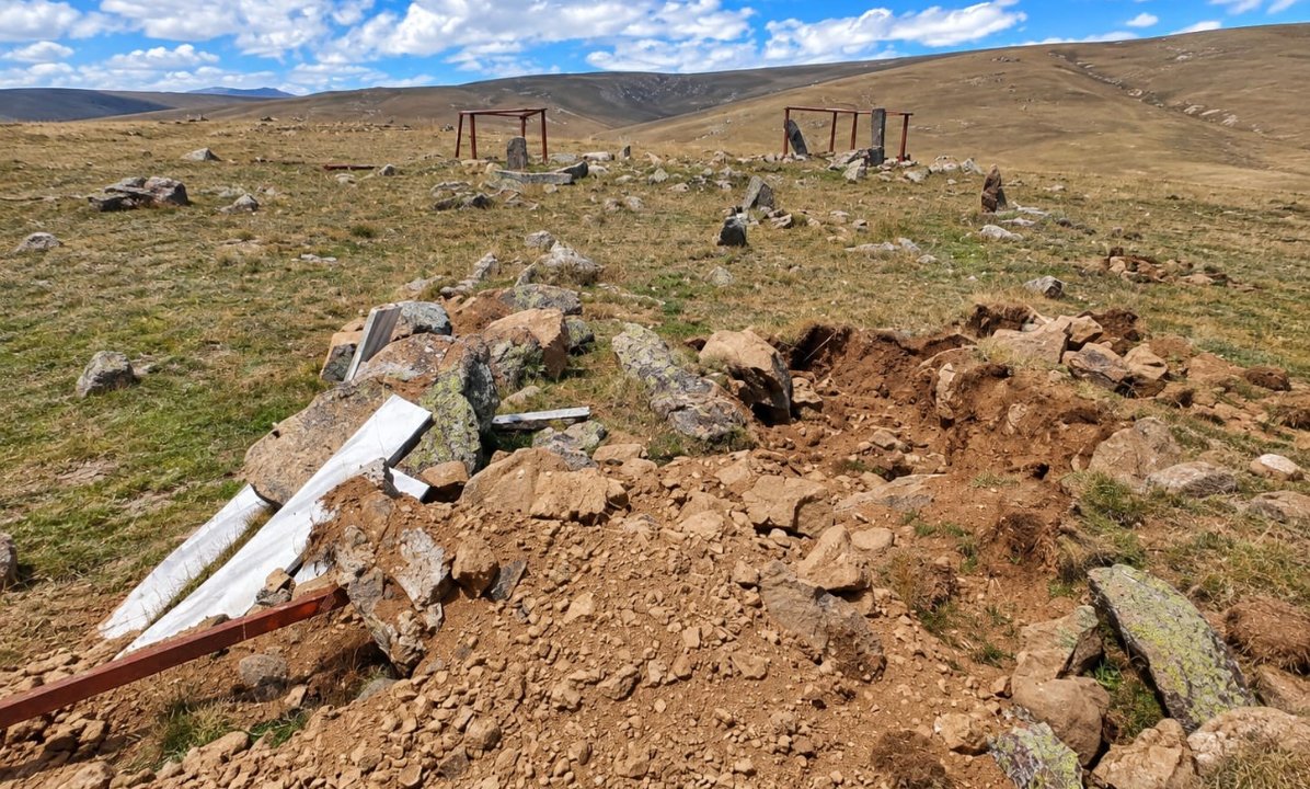 Şehit mezarları talan edildi! 'Define' iddiası tepki çekti 